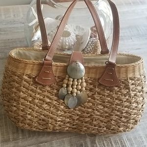 Elegant Tan Woven Shoulder Bag